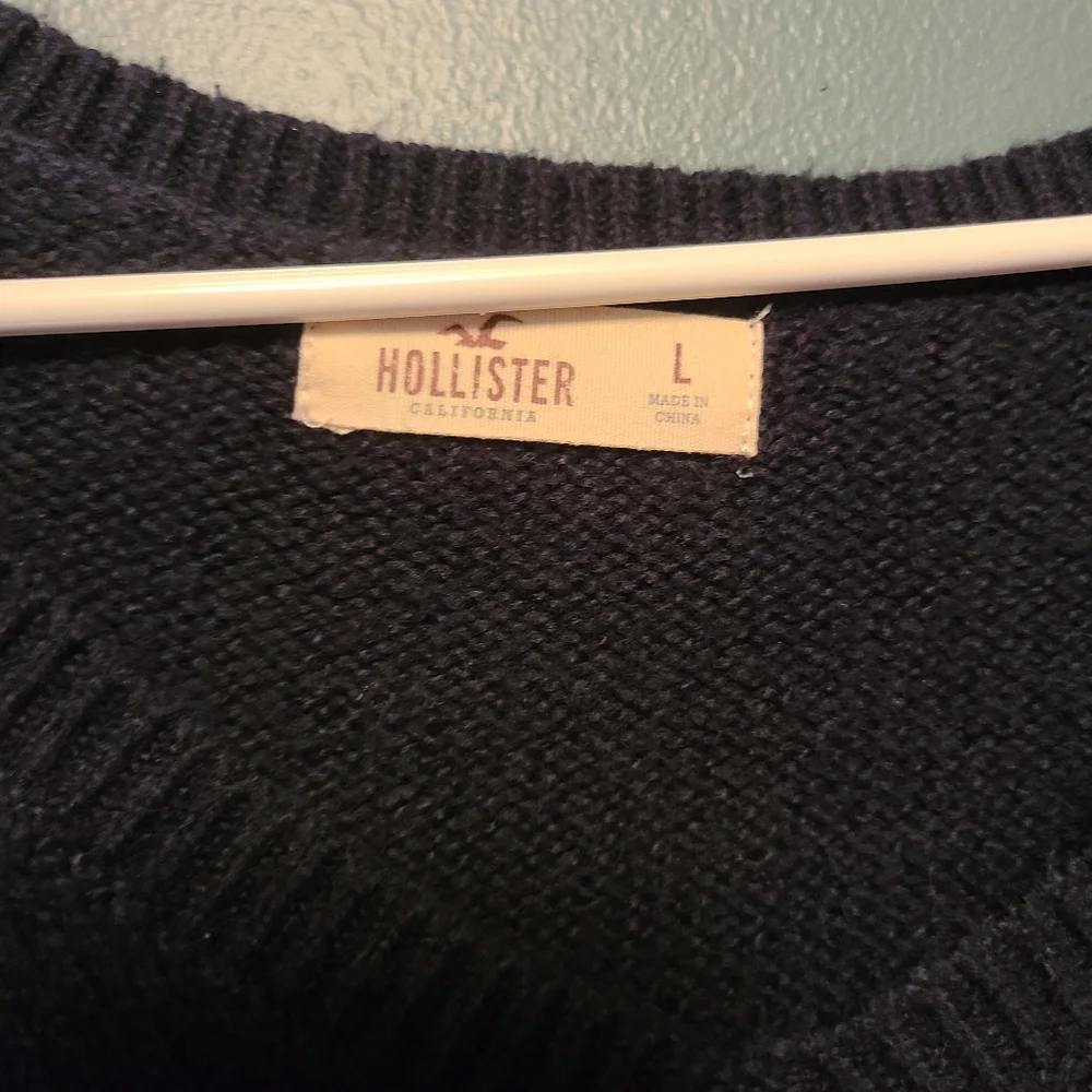 Hollister navy blue sweater - Picture 2 of 2